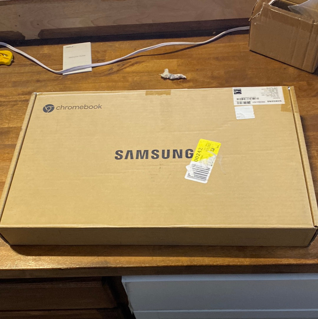 SAMSUNG XE350XBA-K01US Chromebook 4 + Chrome OS 15.6 - $124