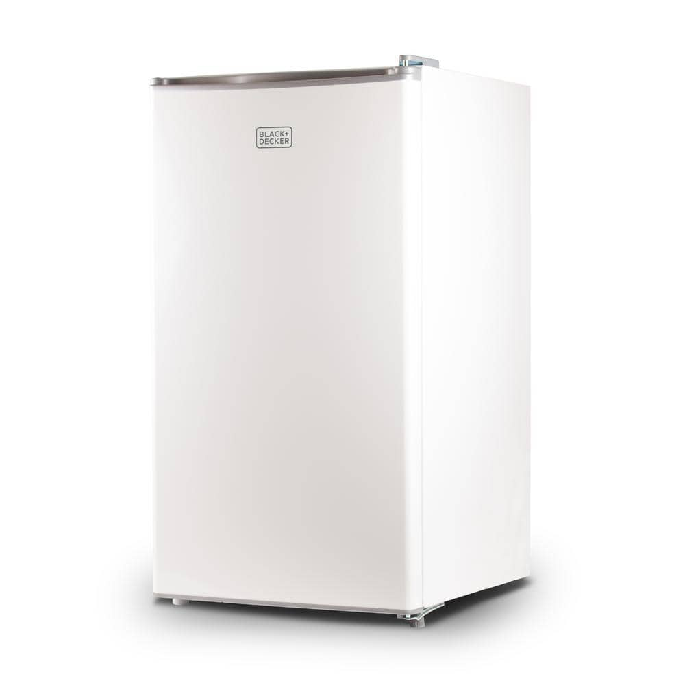 BLACK DECKER 3.2 cu. ft. Mini Fridge With Freezer in White 120