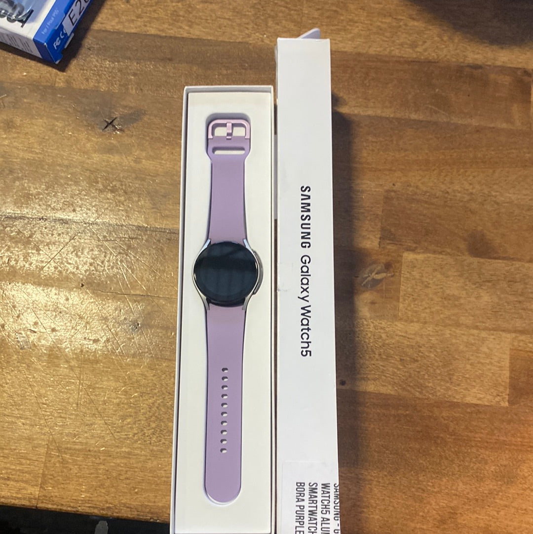 Samsung - Galaxy Watch5 Aluminum Smartwatch 40mm LTE - Bora Purple - $200