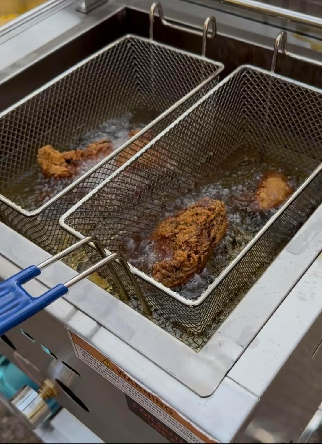 Gas Shark Deep Fryer and Griddle Cart | 20" Griddle | 30 lb 3.5 Gallon (Slight dents) - $300
