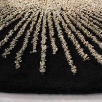 SAFAVIEH Soho Collection Area Rug - 6' Round, Black & Beige (SOH655Z) - $120